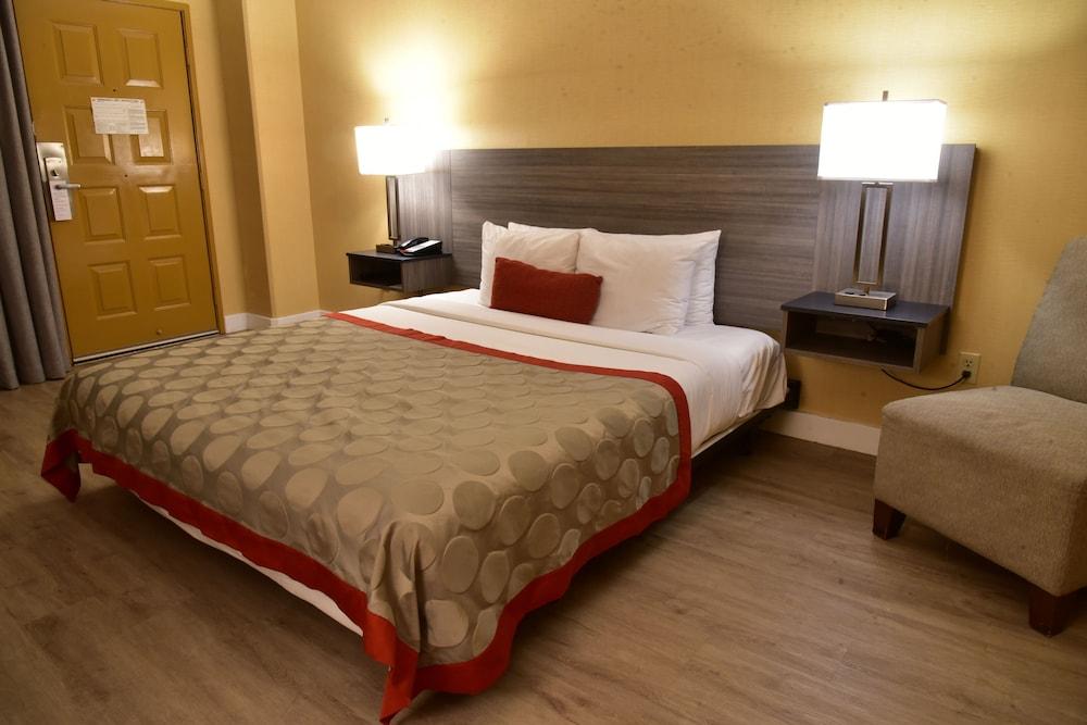 Ramada By Wyndham San Diego National City Exterior foto