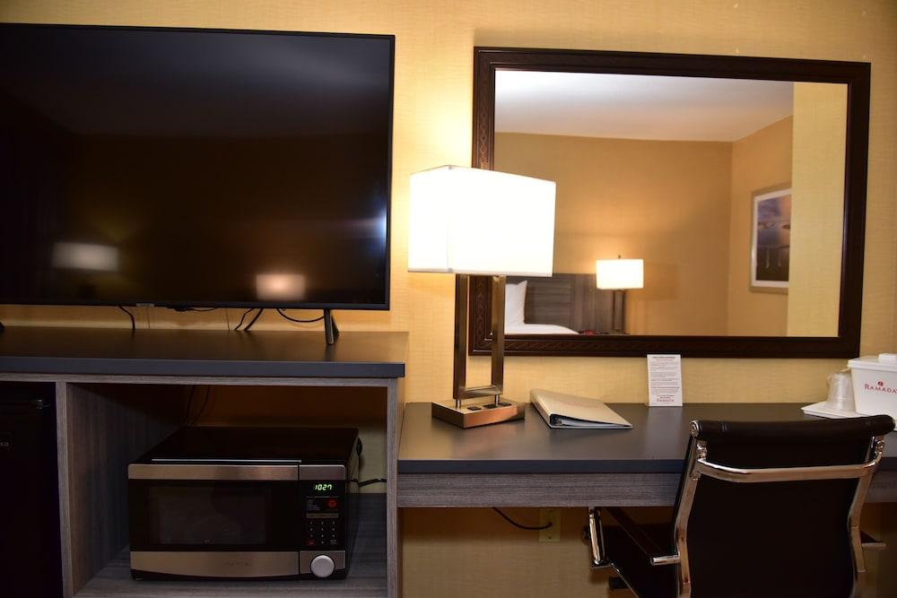 Ramada By Wyndham San Diego National City Exterior foto