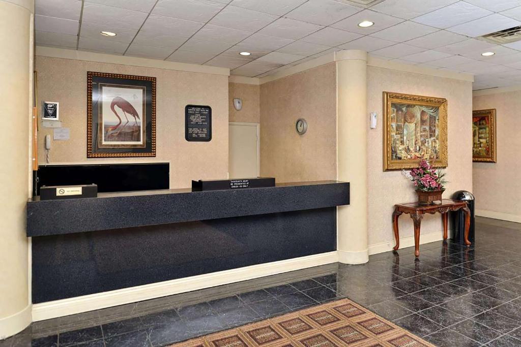Ramada By Wyndham San Diego National City Exterior foto