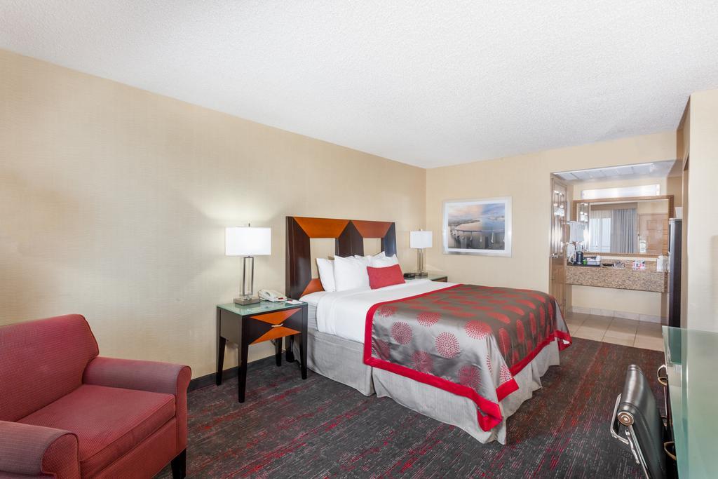 Ramada By Wyndham San Diego National City Exterior foto